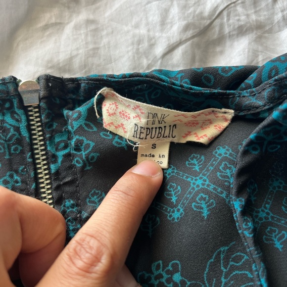 teal and black patterned blouse - Picture 3 of 3